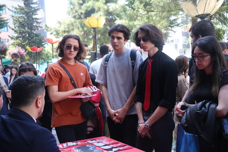 Important brands met with students from Üsküdar at the "Career Day 24" event
