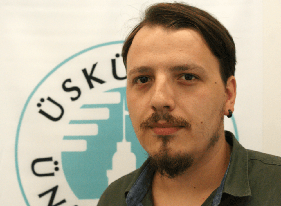 Gençler mobil ekranı bırakmıyor, büyük ekranı terk etmiyor…