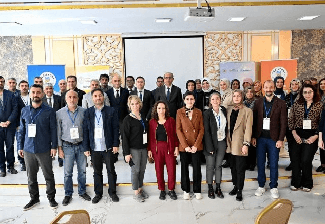 With the “365 Days of Family” Project every family becomes a school and every parent a life guide