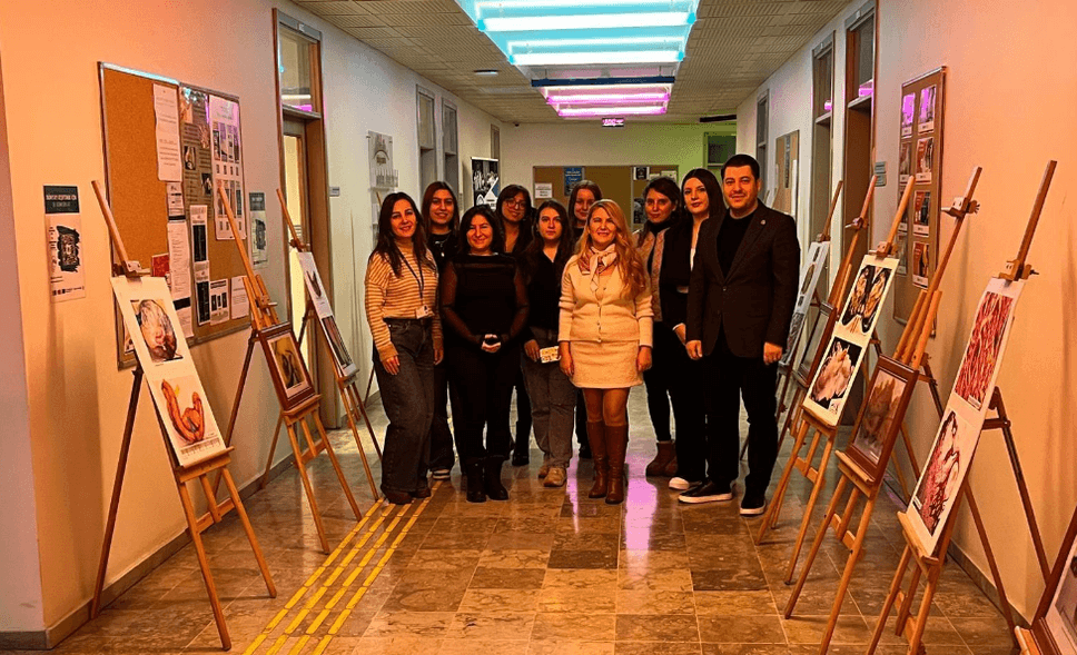 Tissues and cells interpreted through silent art