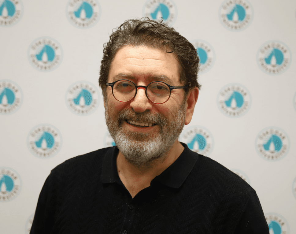 Digital lynch mobs create a “dark glue” Effect in the Brain