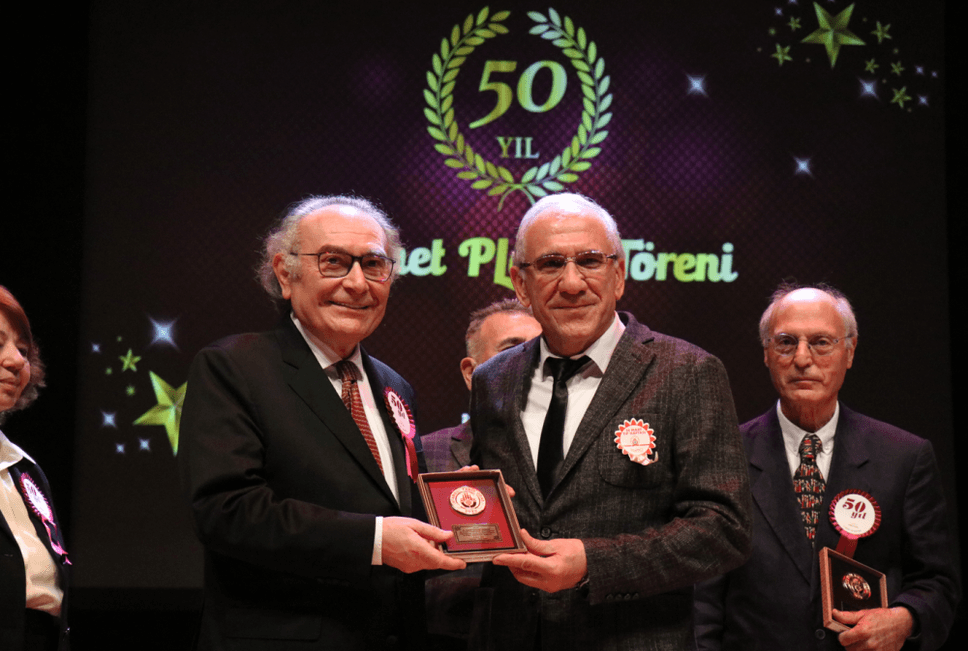 Prof. Dr. Nevzat Tarhan’a meslekte 50’nci yıl plaketi