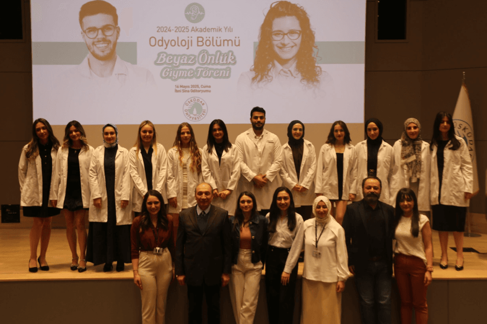 Odyoloji öğrencileri beyaz önlüklerine kavuştu