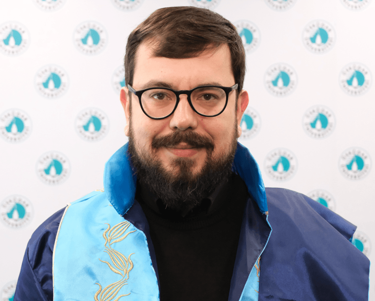 Komplo teorileri toplumun gerçekleri görmesini engelliyor!